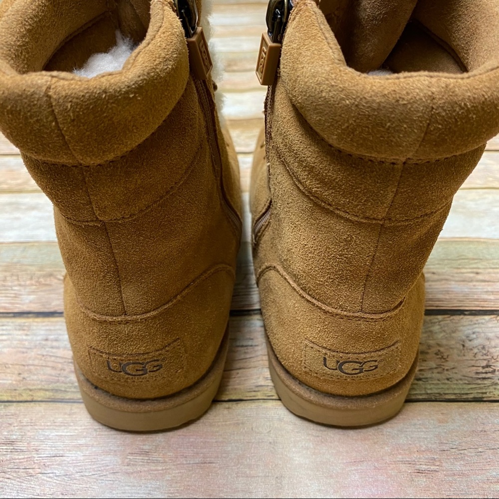UGG Viki Suede and Shearling Waterproof Boot - Picture 5 of 10